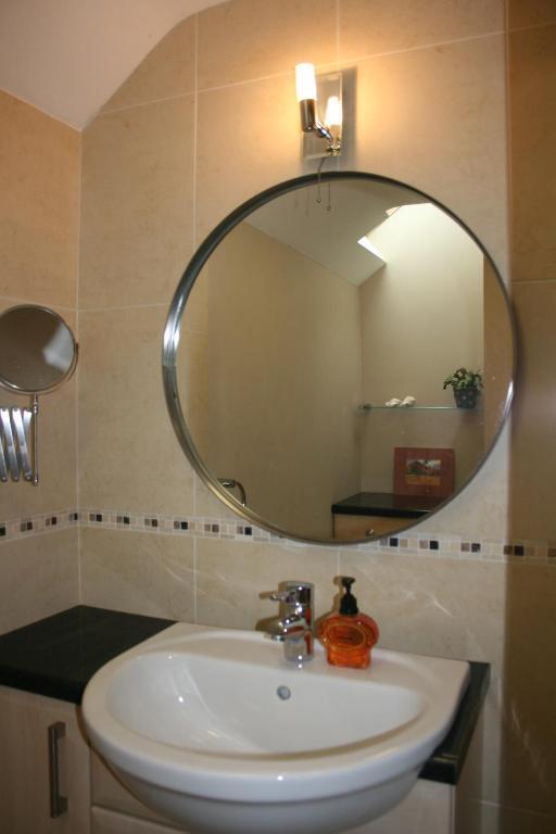 Hector'S Barn Apartments At Rosewood House Taunton Room photo